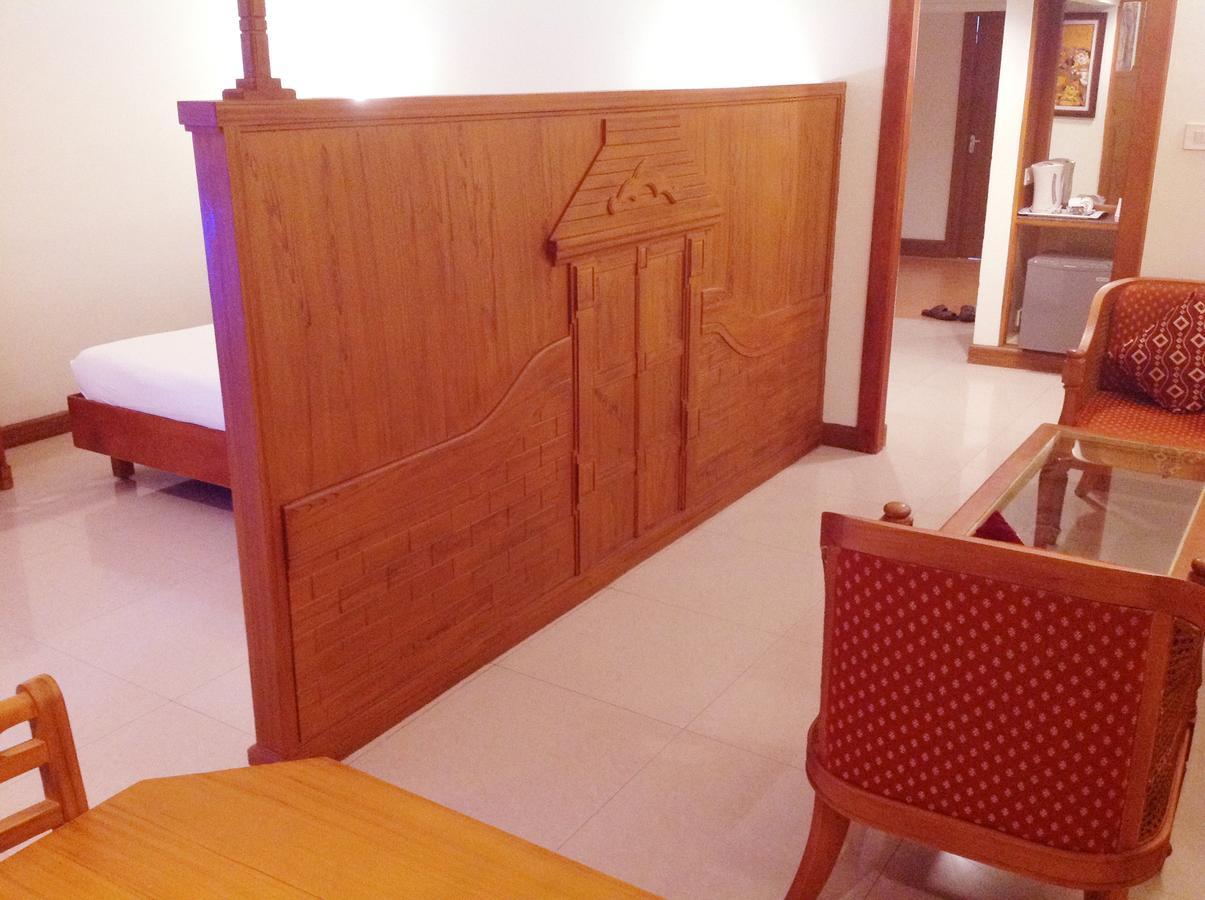 Krishna Inn Гуруваюр Экстерьер фото