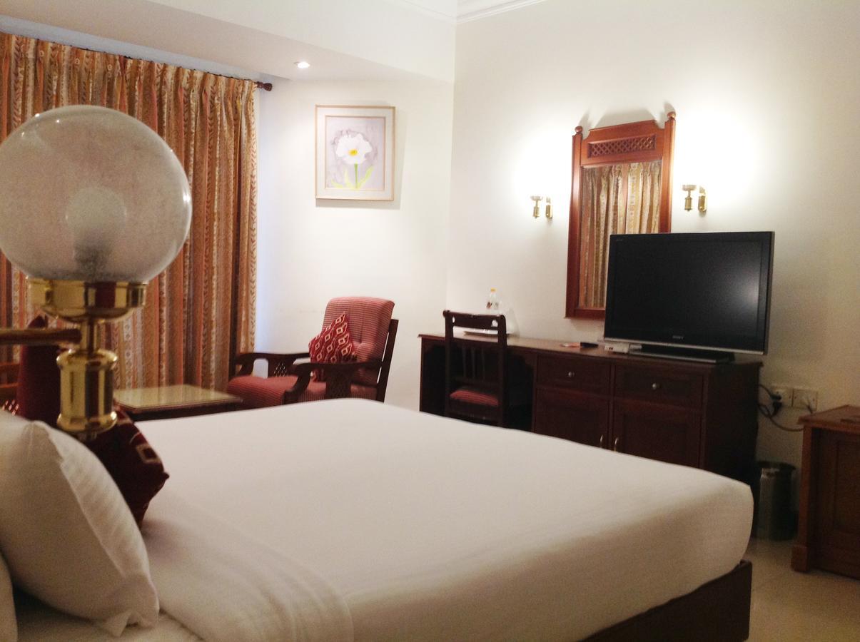 Krishna Inn Гуруваюр Экстерьер фото