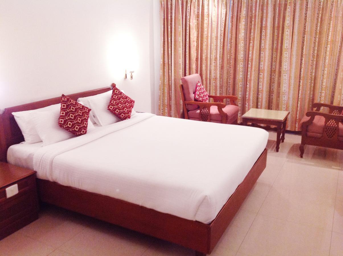 Krishna Inn Гуруваюр Экстерьер фото