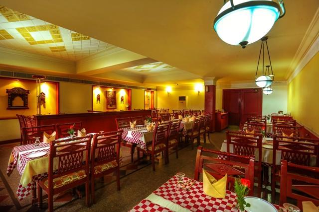 Krishna Inn Гуруваюр Экстерьер фото